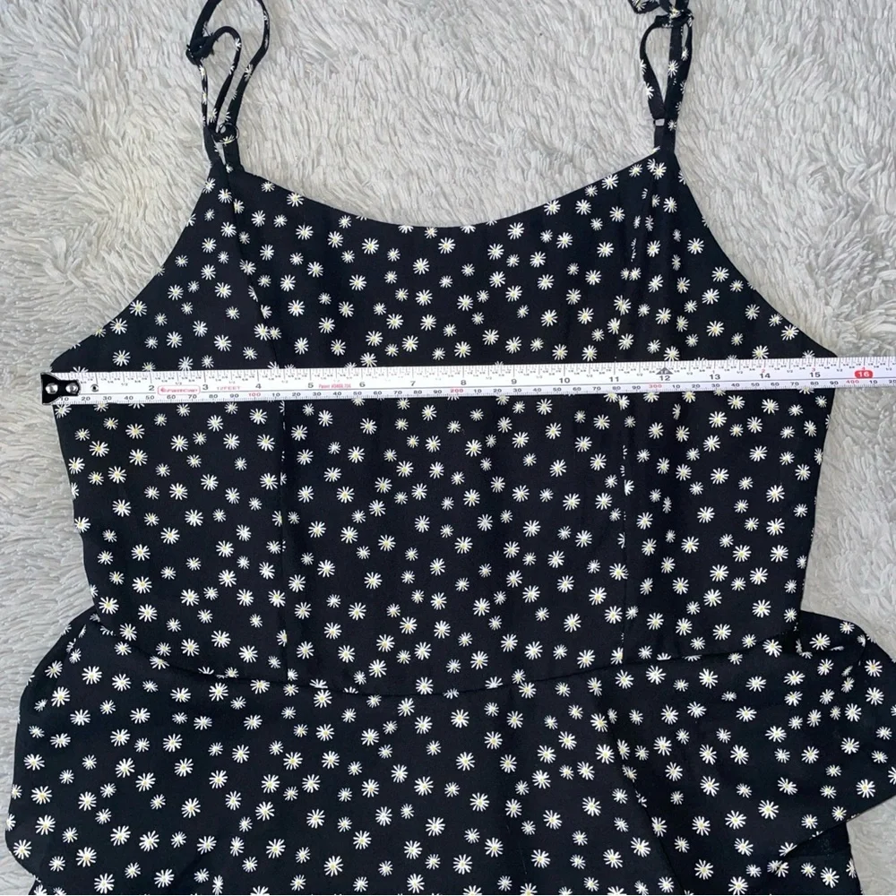 Forever 21 Black Ditsy Floral Daisy Tiered Mini Dress Size Small Spaghetti Strap - Picture 5 of 7